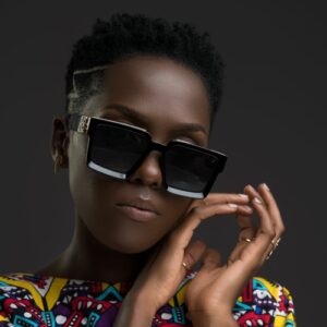 Azawi’s New Beautiful Serenade “SLOW DANCING” Now Topping Charts