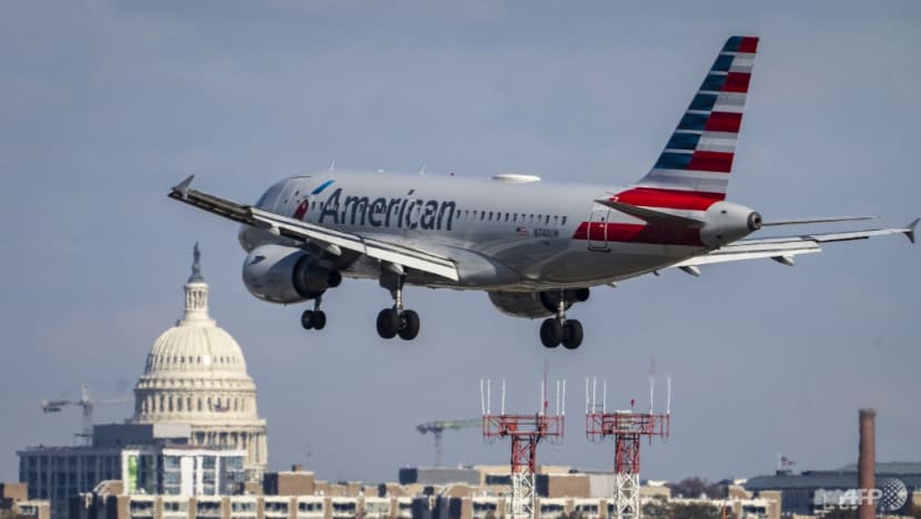 AIRPLANE REVERSES MID-FLIGHT BECAUSE OF A MASK