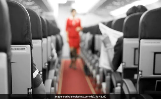 AIRPLANE REVERSES MID-FLIGHT BECAUSE OF A MASK