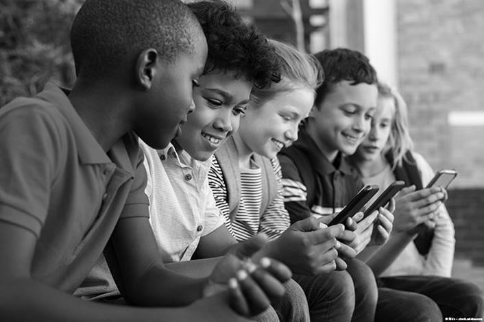 ARE YOU PANICKING ABOUT YOUR CHILD-PHONE RELATIONSHIP? HERE’S A RESEARCH THAT CAN HELP YOU