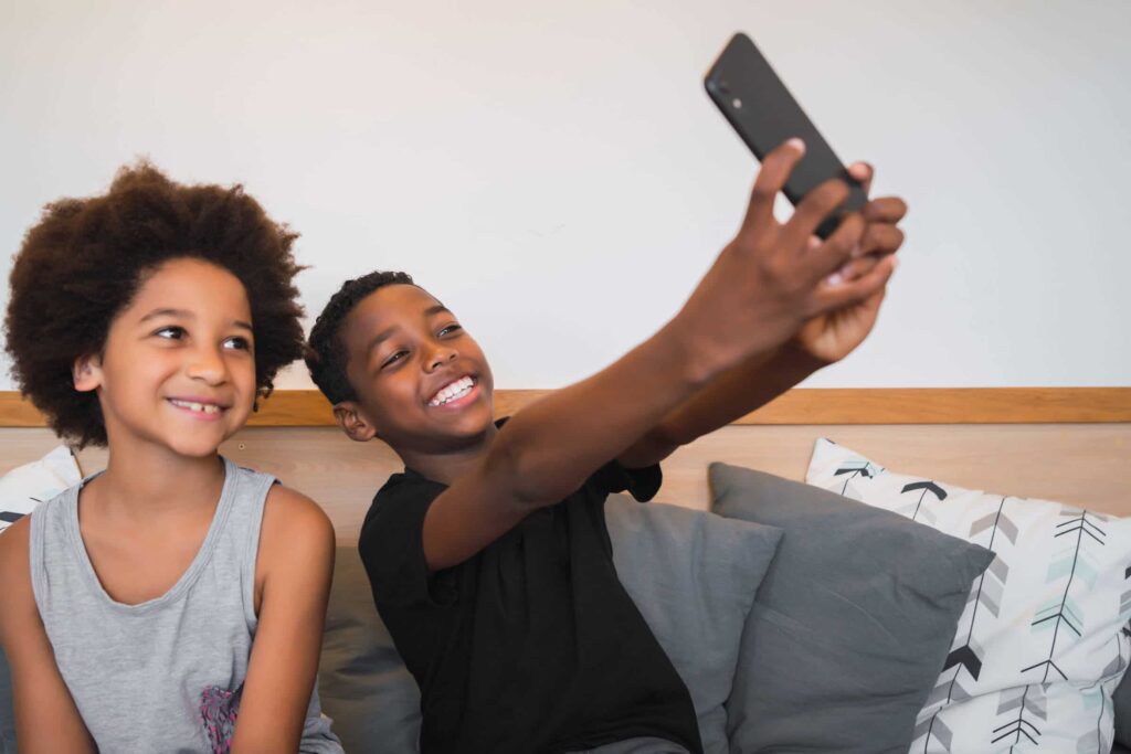 ARE YOU PANICKING ABOUT YOUR CHILD-PHONE RELATIONSHIP? HERE’S A RESEARCH THAT CAN HELP YOU