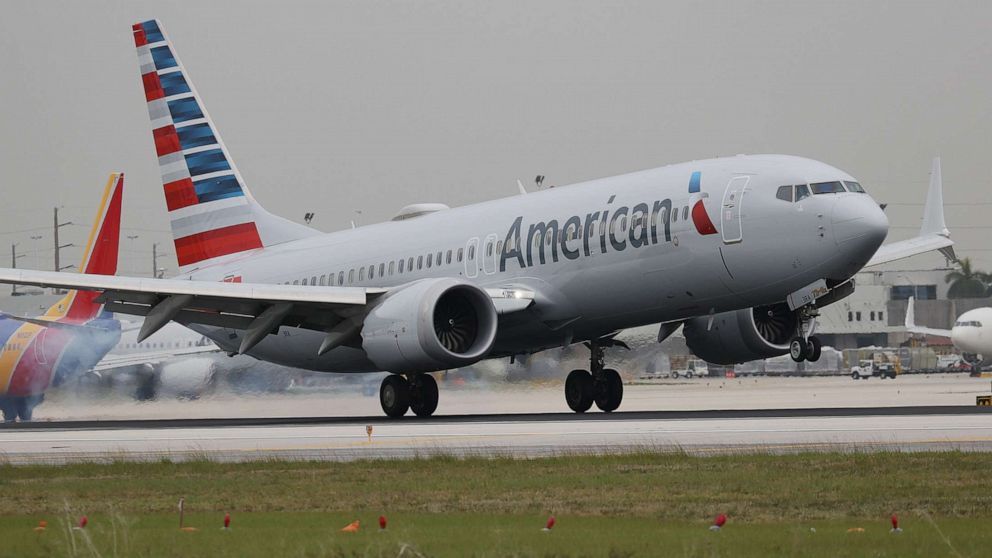 AIRPLANE REVERSES MID-FLIGHT BECAUSE OF A MASK