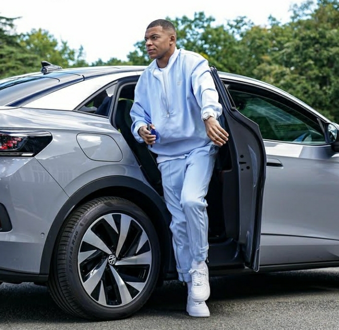 The Top 10 Football Superstars on Instagram