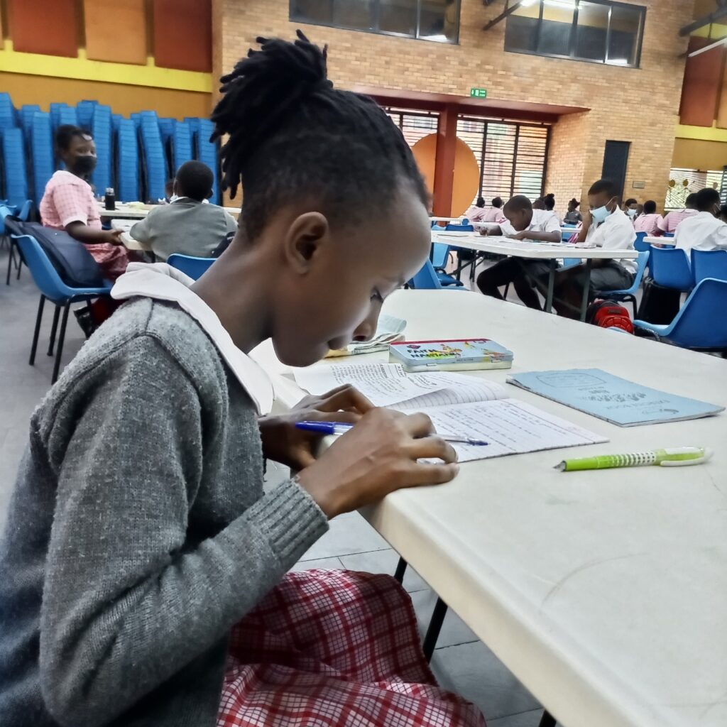 Felister Di Superstar at school