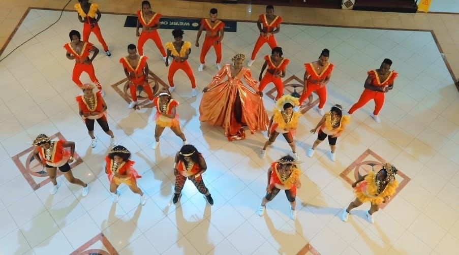 andress dance scene