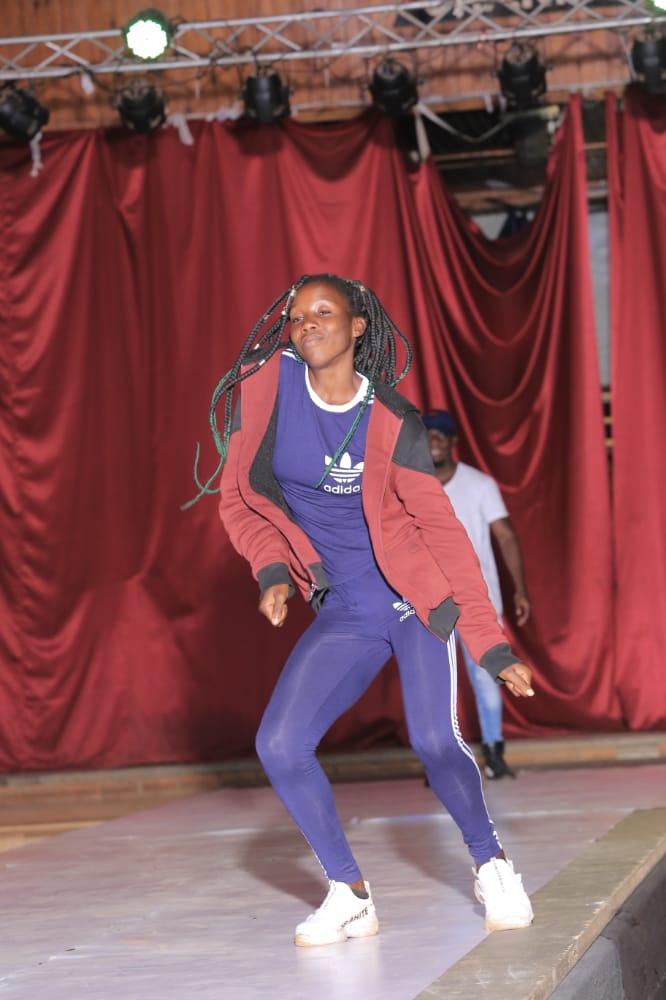 yonna skyler dancing with her body