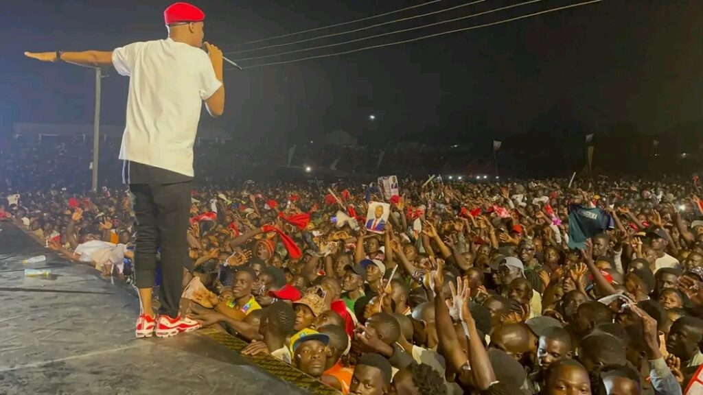 Big Eye Releases His Concert Date 5 Big eye on stage