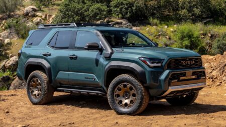 Toyota Unveils 2025 4Runner: Hybrid Power and High-End Trims Toyota Unveils 2025 4Runner: Hybrid Power and High-End Trims