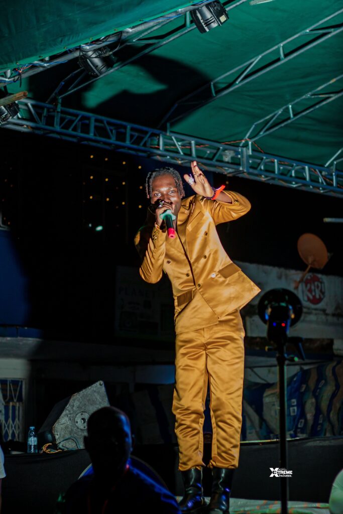 Simple Bullet: Kumi’s Finest Artist 3 Simple Bullet aka Icon Gang on stage