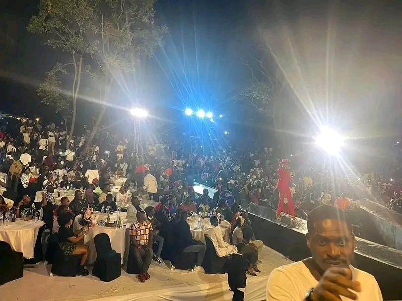 Nina Roz performing at Mikie Wine’s concert