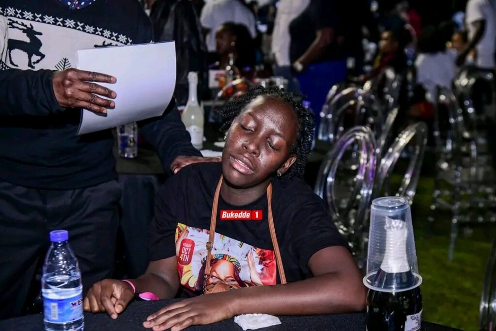 Unbelievable Scenes at Neyanziza Concert as Sheebah Unveils Her Pregnancy 1 A Sheebahollics faints at the Neyanziza show