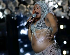 Unbelievable Scenes at Neyanziza Concert as Sheebah Unveils Her Pregnancy Unbelievable Scenes at Neyanziza Concert as Sheebah Unveils Her Pregnancy