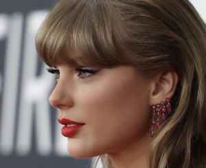 Taylor Swift Issues Legal Warning to Kanye West Taylor Swift Issues Legal Warning to Kanye West