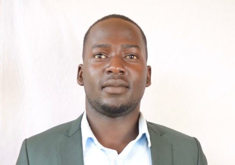 How Beekeeping is Supporting Refugees in Kyangwali How Beekeeping is Supporting Refugees in Kyangwali