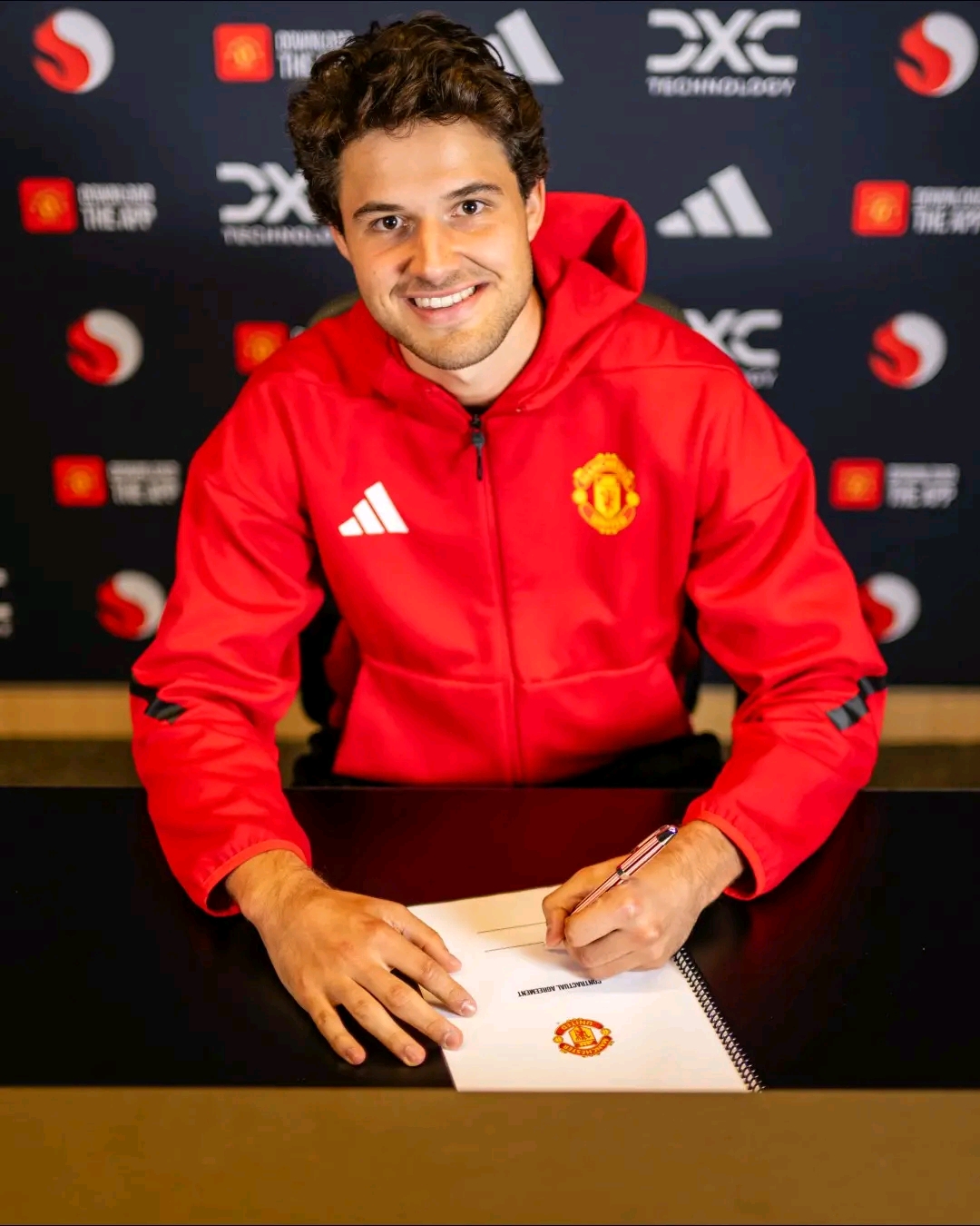 Premier League Deadline Day 2025 Drama: A Frenzy of Last-Minute Signings 3 Manchester United signed Senne Lammens from Antwerp