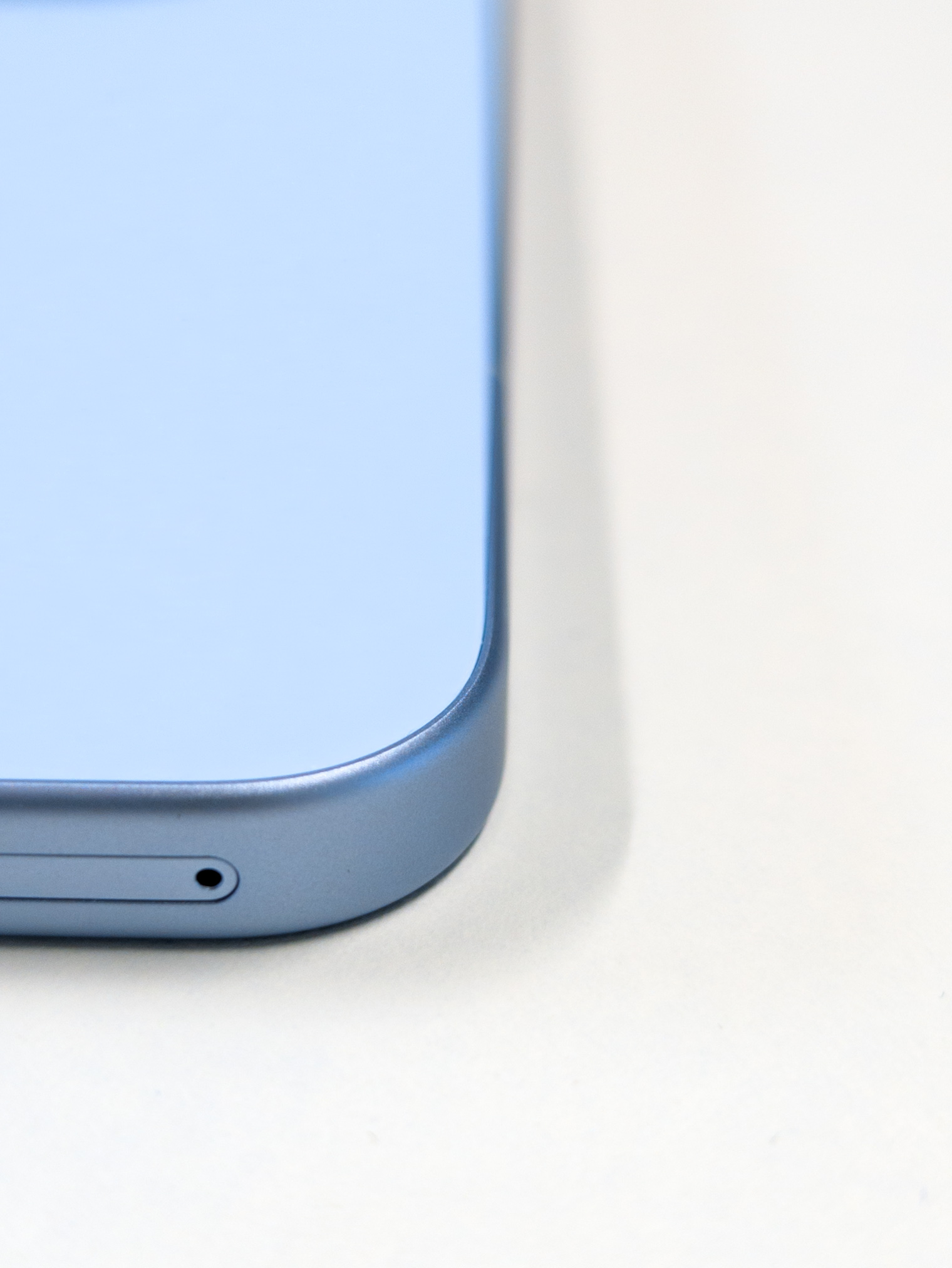 New Xiaomi 17 Pro Max vs. iPhone 17 Pro Full Specs Explained 16 New Xiaomi 17 Pro Max vs. iPhone 17 Pro Full Specs Explained