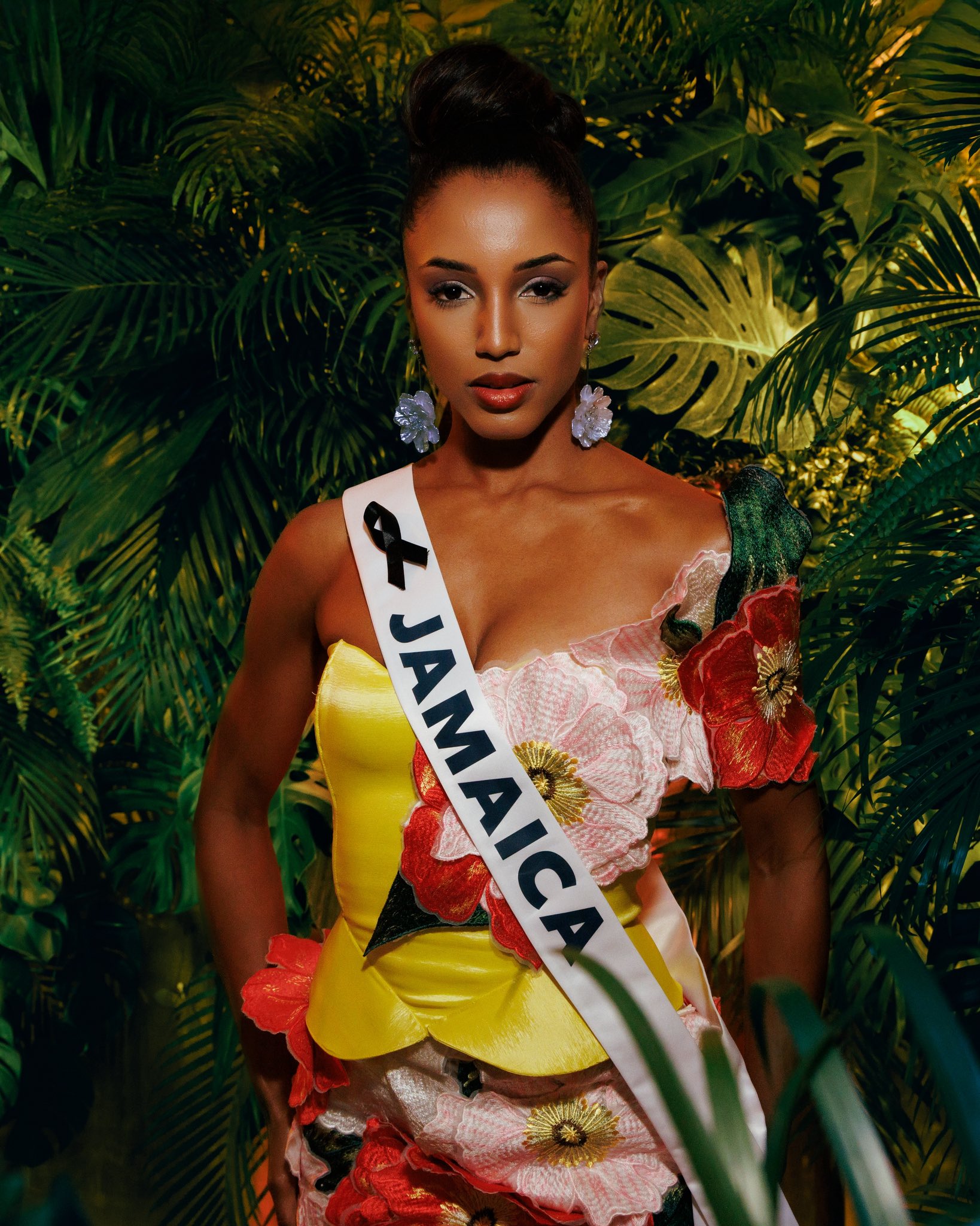 Miss Jamaica Falls off stage, Gets Hospitalized in pain 4 Miss Jamaica Falls off stage, Gets Hospitalized in pain