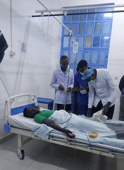 Kenyan Pastor Jimmy Irungu Collapses at the 79-Hour Mark, Just Minutes Short of Historic 80-Hour Tree-Hugging Record 3 Pastor Jimmy Irungu hospitalized after collapsing in a tree hugging record
