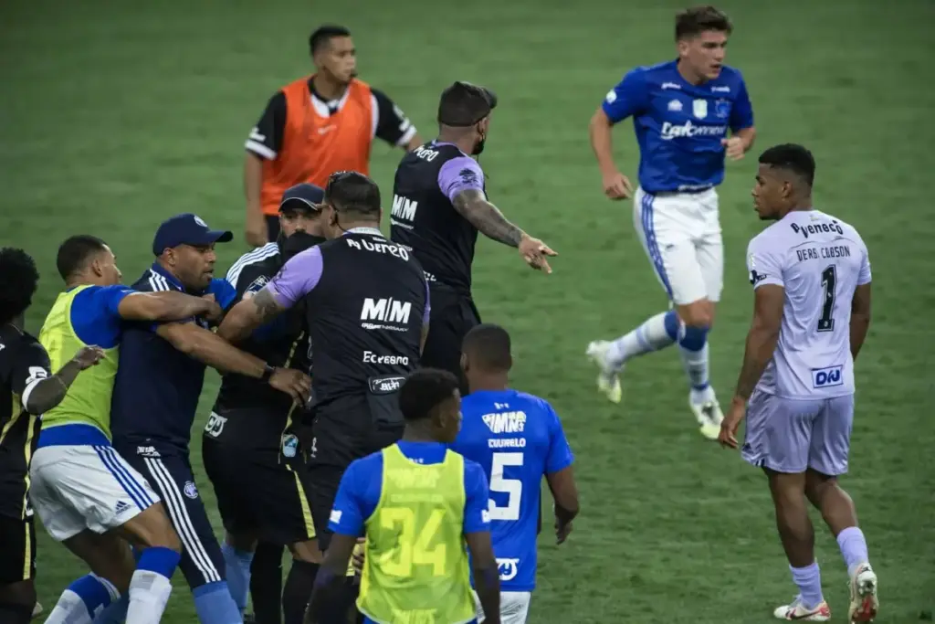 Campeonato Mineiro Final Ends in Chaos as Cruzeiro Beat Atlético Mineiro 1–0