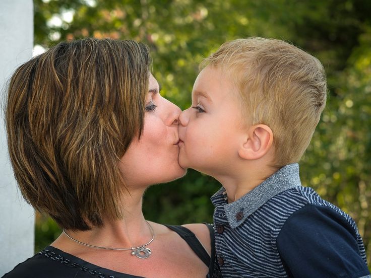 Should kids kiss their parents? How much touch is too much? 2 Should kids kiss their parents? How much touch is too much?