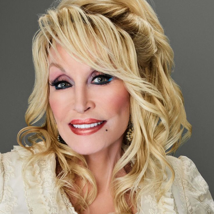 How Dolly Parton (1946–2026) wore a lovely coat of many colors 2 How Dolly Parton (1946–2026) wore a lovely coat of many colors