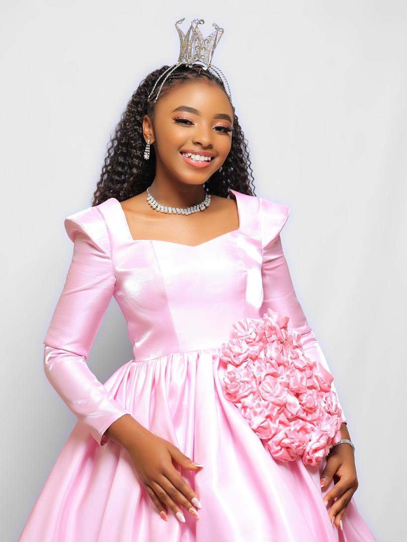 Favour Murungi Wins 2 Big crowns at Queens Affairs Awards 13 Favour Murungi Wins 2 Big crowns at Queens Affairs Awards