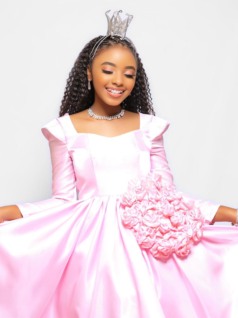 Favour Murungi Wins 2 Big crowns at Queens Affairs Awards 12 Favour Murungi Wins 2 Big crowns at Queens Affairs Awards