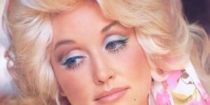 How Dolly Parton (1946–2026) wore a lovely coat of many colors