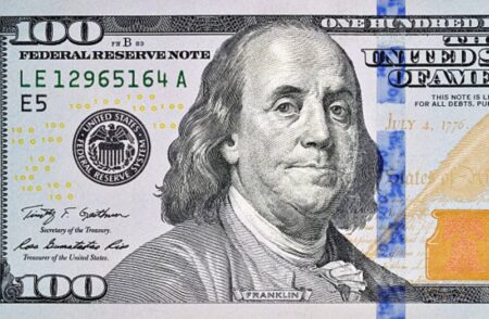 USD Clocks 4,000 UGX, shocks millions | Tulaga waa?